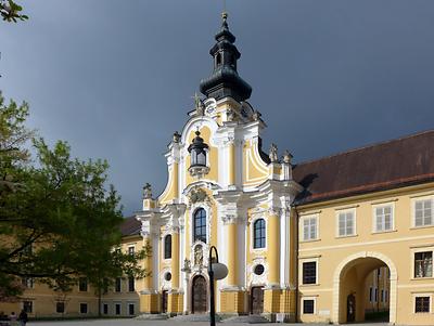Stift Rein - Stiftshof mit Basilika