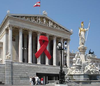 Rote Schleife (Welt-Aids-Konferenz Wien Juli 2010) (mit Klick vergrößern!) © P. Diem