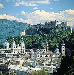 Salzburg: Innenstadt mit Kollegienkirche, Dom und Festung Hohensalzburg