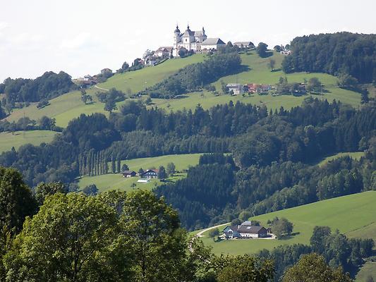 Die Basilika in der Landschaft