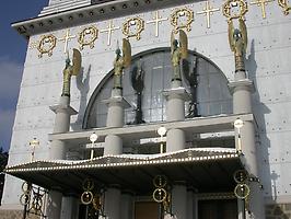 Kirche am Steinhof, Fassade