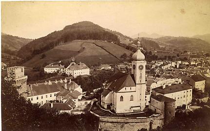 Stadtpfarrkirche und Schloss