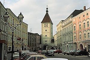 Wels: Stadtplatz mit Ledererturm