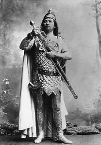 Hermann Winkelmann als Lohengrin in der gleichnamigen Oper von R. Wagner. Foto, 1895., © Copyright Bildarchiv der Österreichischen Nationalbibliothek, Wien, für AEIOU.