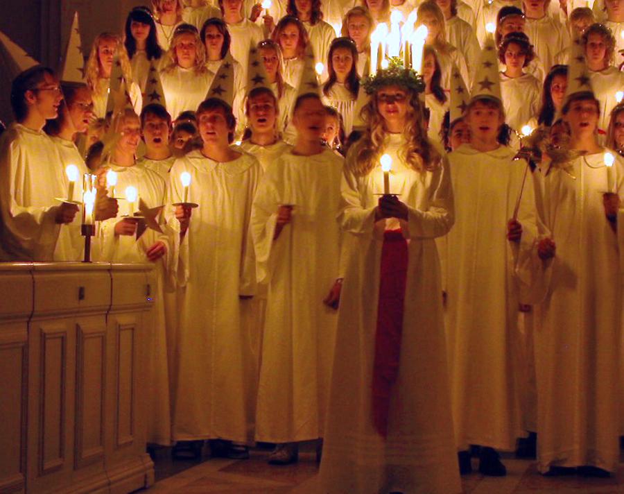 Luciafeier in einer schwedischen Kirche, Foto: C. Gründer. Aus WikiCommons 