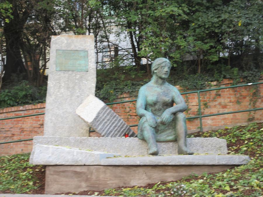 Skulptur 'Trümmerfrau' von Magnus Angermeier 2018
