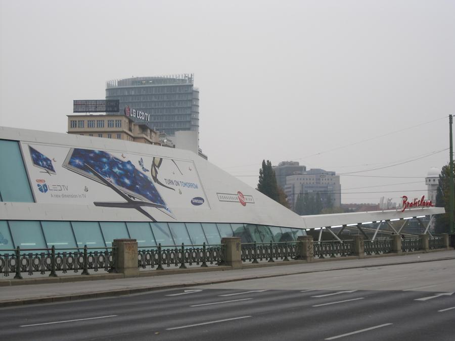 Anlegestelle am Donaukanal -Gate to Bratislava-