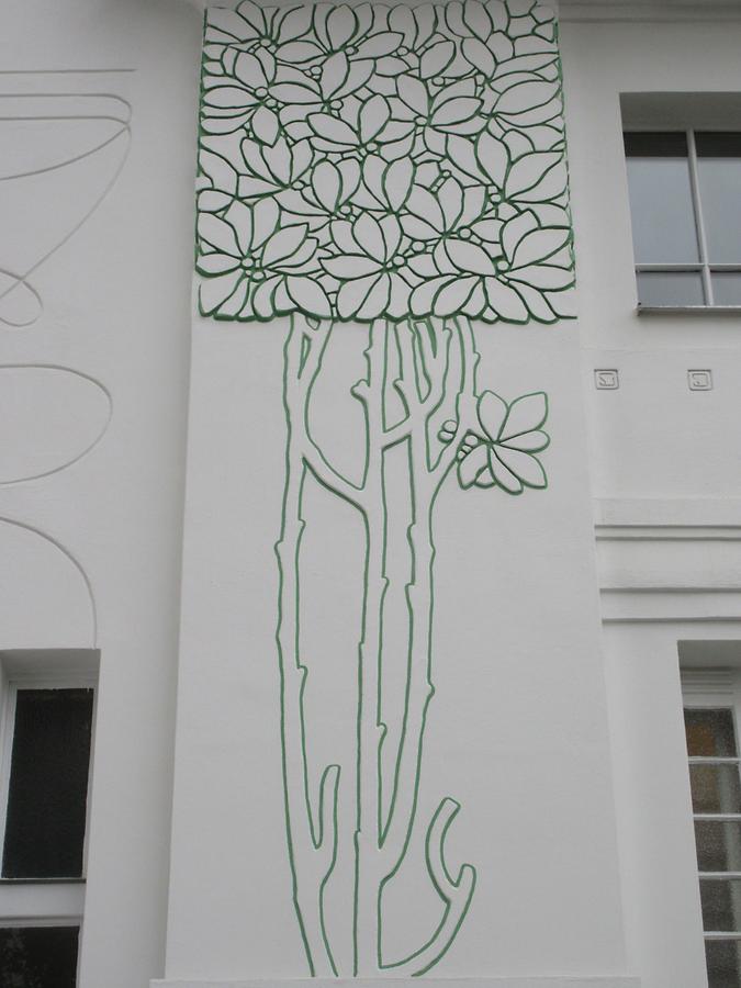 Secession, Seitenfassade mit grünem Pflanzendekor