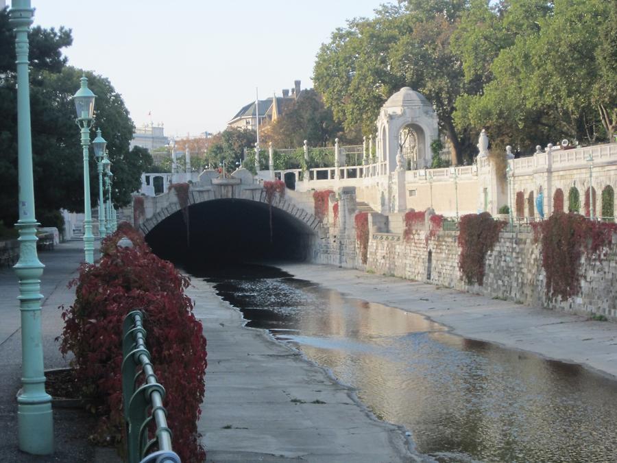 Wienflußportal und Wien-Promenade