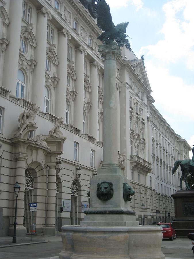 Ministeriumsbrunnen (links neben Radetzky-Denkmal)