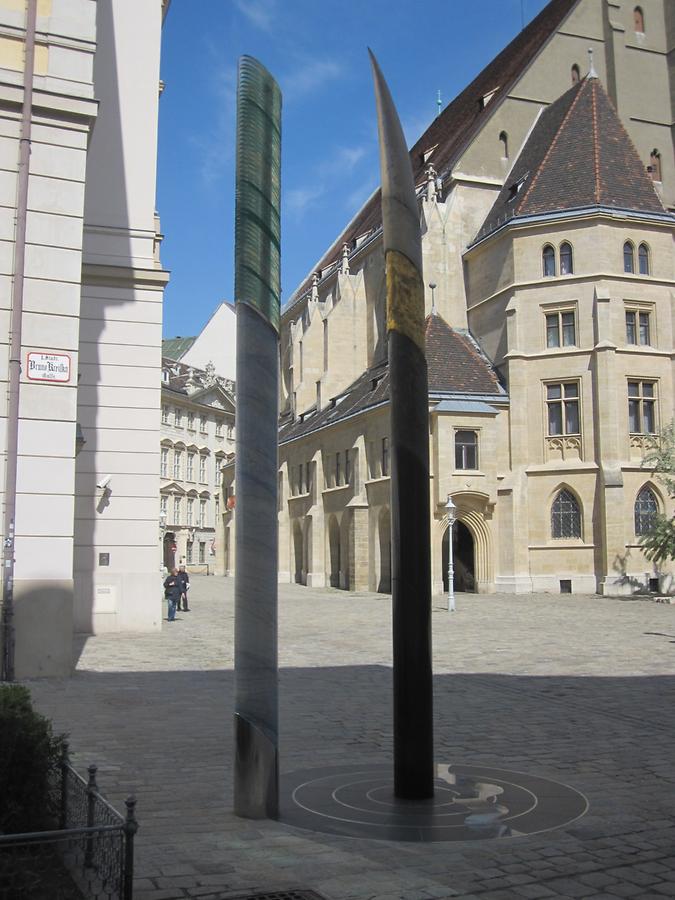 'Erde Wasser Feuer Luft'-Skulptur von Robert Margreiter