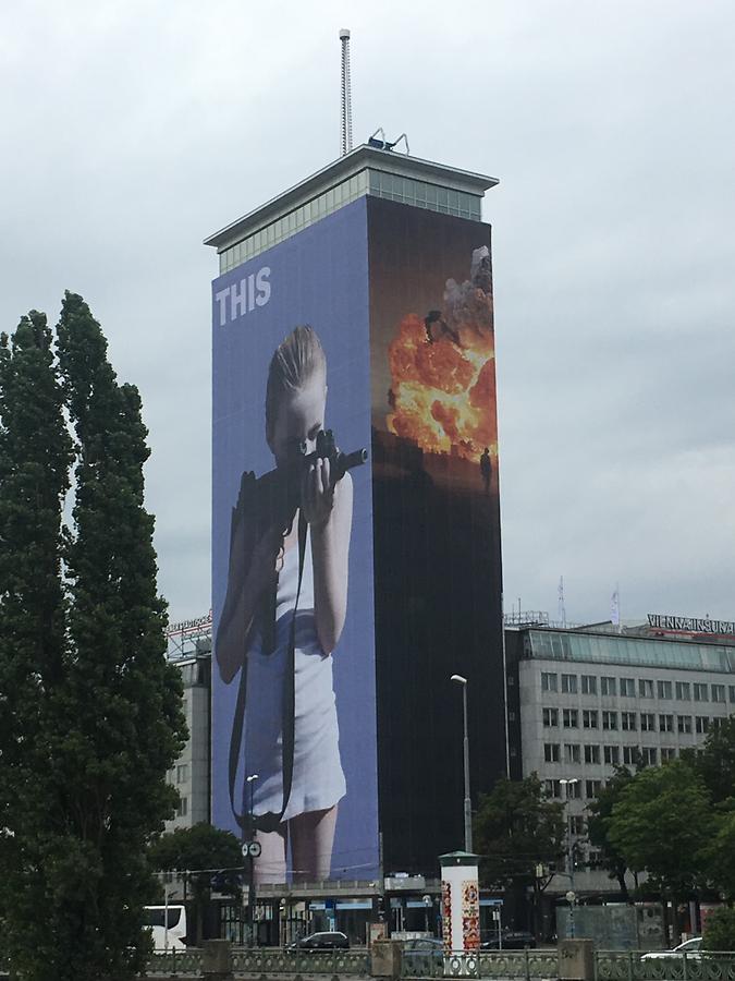 Verhüllung 2018 'I saw this' von Gottfried Helnwein