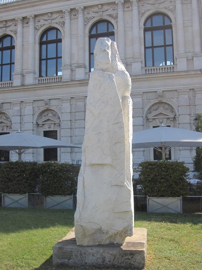 Skulptur 'Die Wächterin' von Ulrike Truger