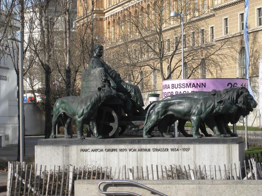 Marc Anton Denkmal neben Secession