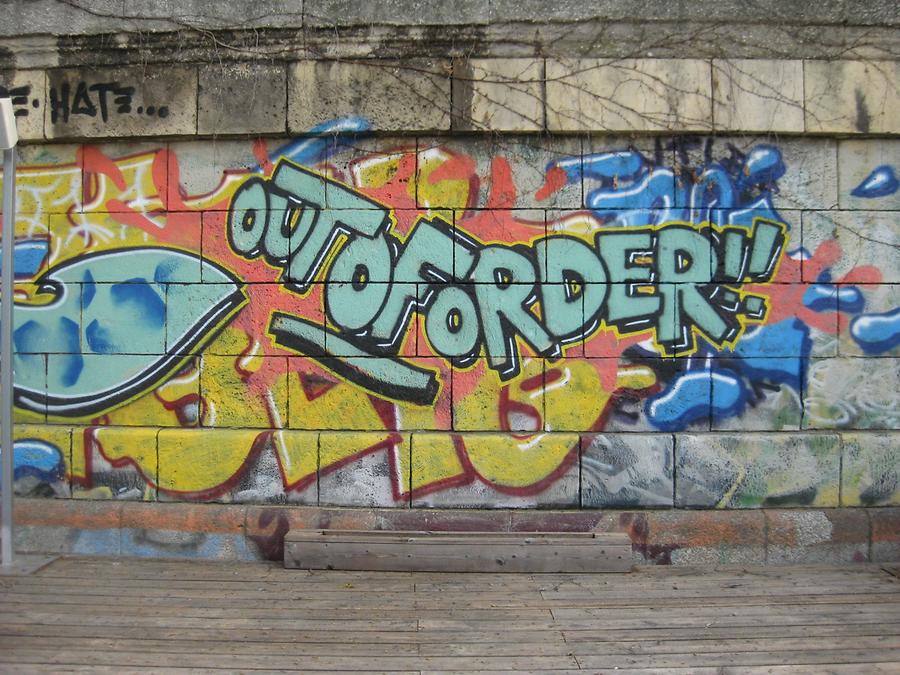 Graffito 'Out of Order'