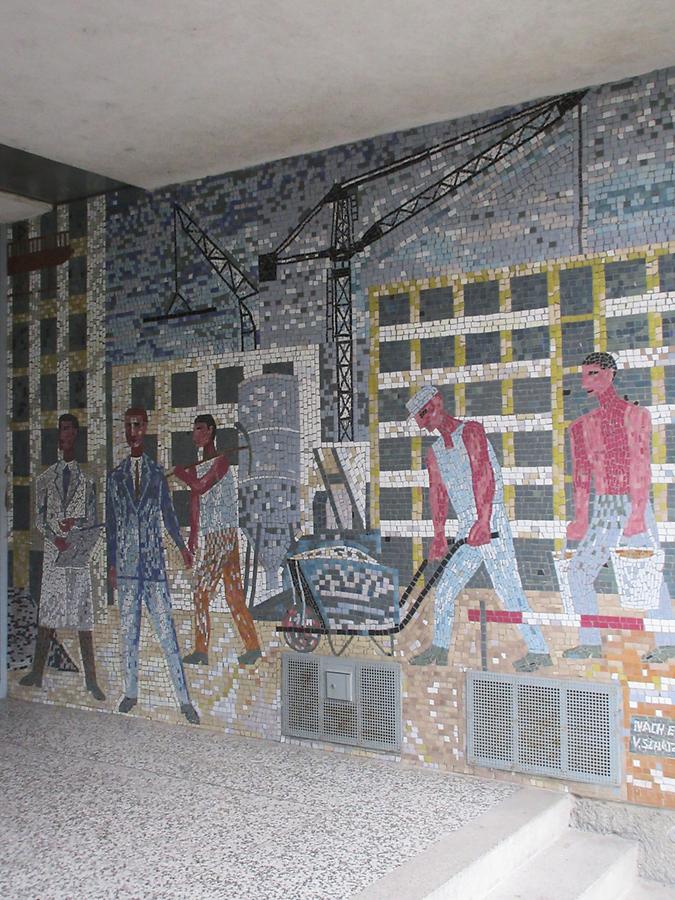 Mosaik 'Hausbau' nach Otto Rudolf Schatz von Hans Stockbauer 1961