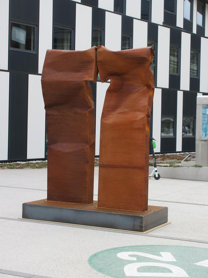 Skulptur 'Hardly Passable' von Felix Haspel