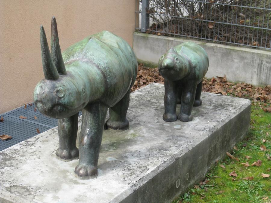 Plastik 'Nashorn mit Jungem' von Rudolf Kedl 1963