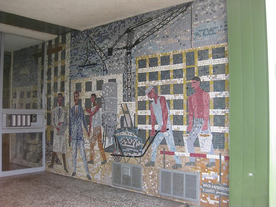 Mosaik 'Hausbau' von Hans Stockbauer 1961