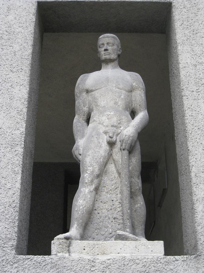Steinplastik 'Männliche Figur' von Rudolf Schmidt 1959
