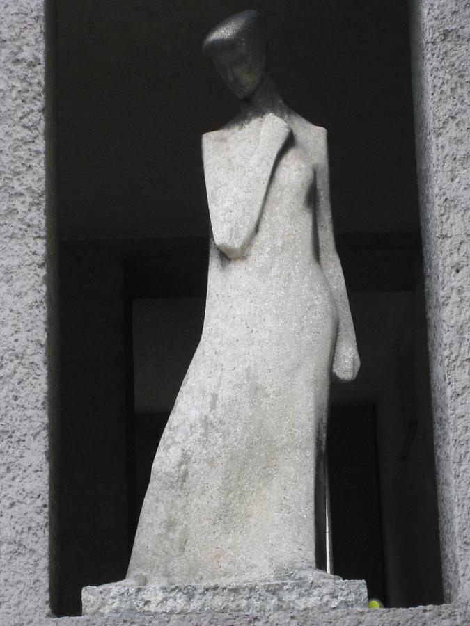 Steinplastik 'Weibliche Figur' von Erwin Hauer 1953