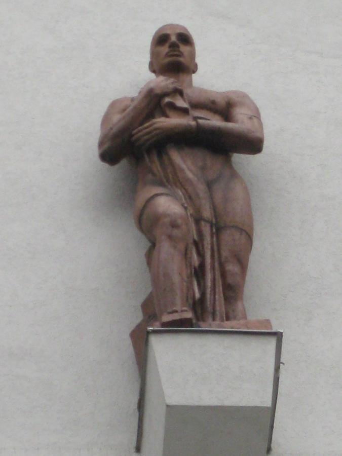 Männliche Bronzeskulptur von Wilhelm Frass