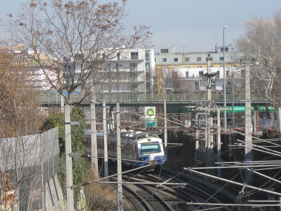 S-Bahn-Steg zwischen Adolf Blamauer-Gasse und Kärchergasse