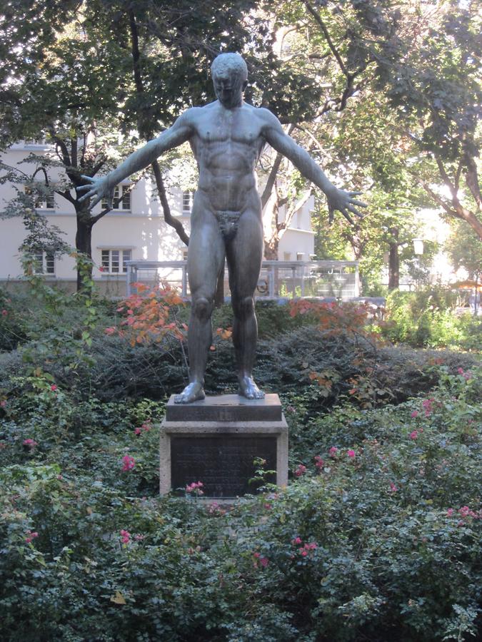 Bronzestatue 'Nackter Jüngling' von Karll Gelles gewidmet Ferdinand Hanusch 1926