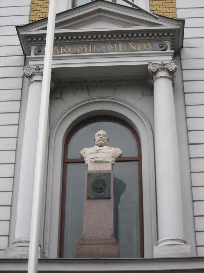 Mundydenkmal an der Nordfassade des Wiener Rettungs-Gebäudes