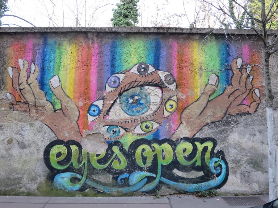 Graffito 'eyes open'