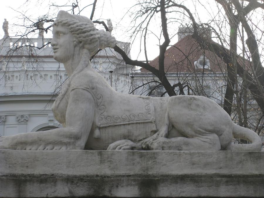 Sphinx (rechts)