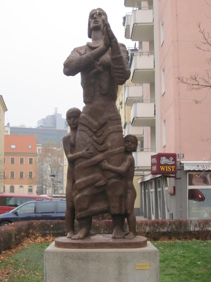 Bertha von Suttner Denkmal von Siegfried Charoux 1959