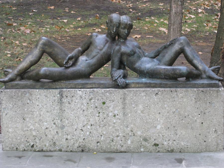 Bronzeplastik 'Freunde' von Siegfried Charoux 1957