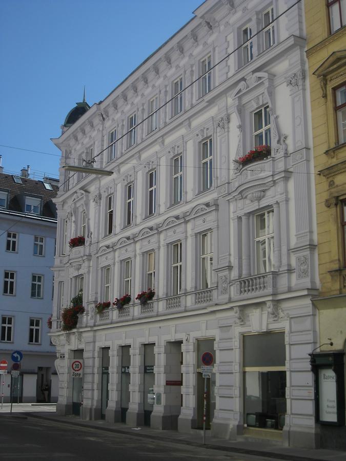 Schönbrunner Straße 1