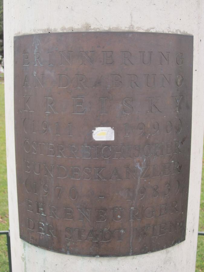 Bruno Kreisky-Tafel am Denkmal