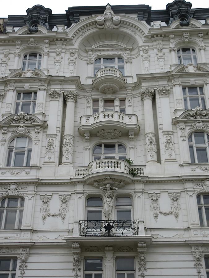 Historistisches Wohnhaus mit plastisch durchgegliederter Fassade von Rudolf Kmunke 1897