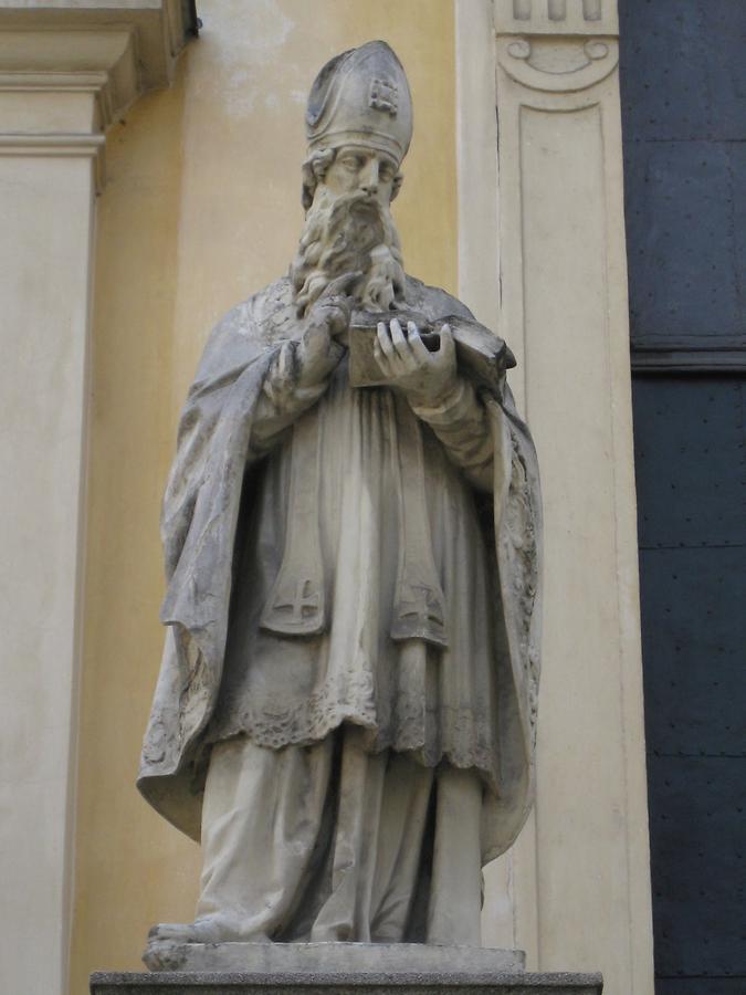 Hl. Ulrich-Statue (vor Pfarrkirche St. Ulrich)