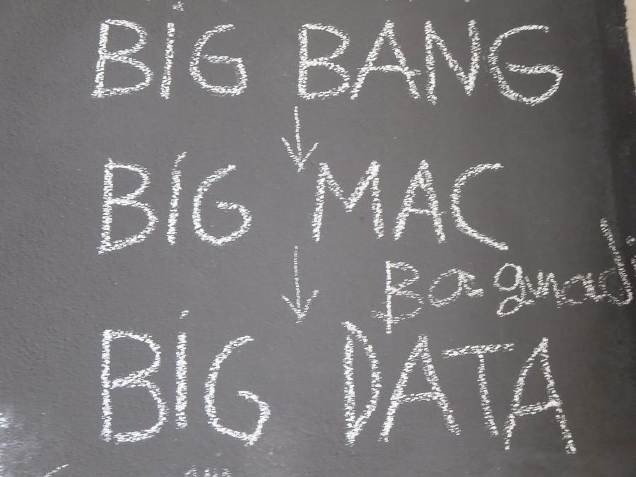 Text 'Big Bang, Big Mac, Big Data'