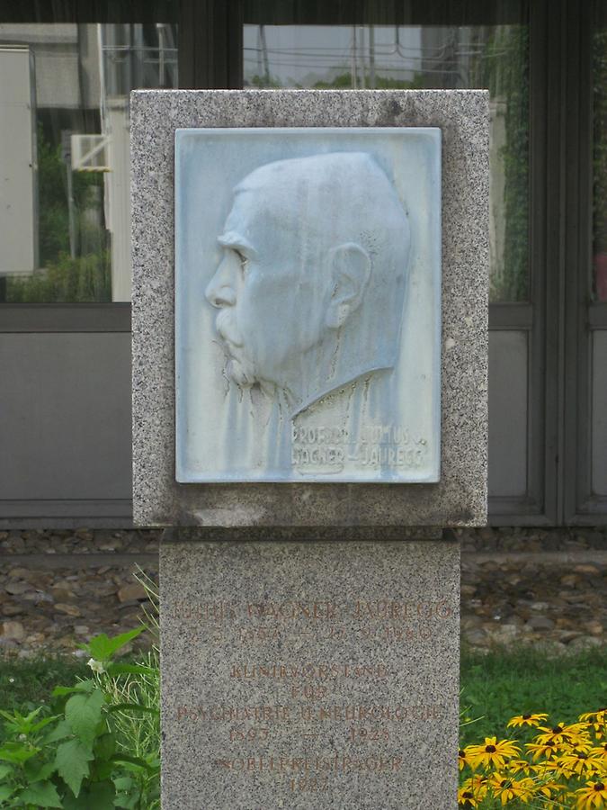 Julius Wagner-Jauregg Denkmal