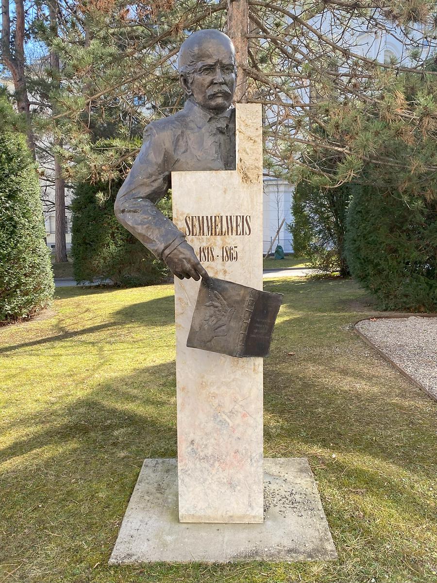 AKH - MedUni Wien - Ignaz Semmelweis-Denkmal