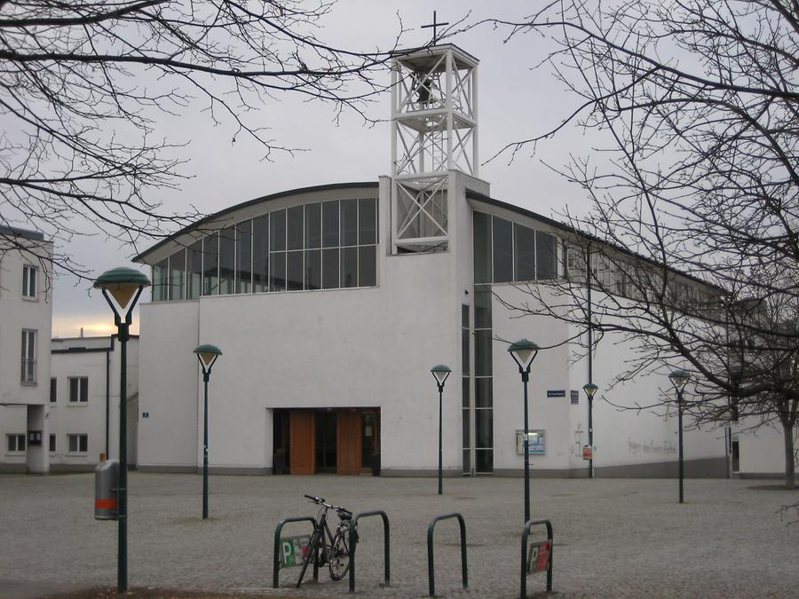 Kirche Emmaus am Wienerberg