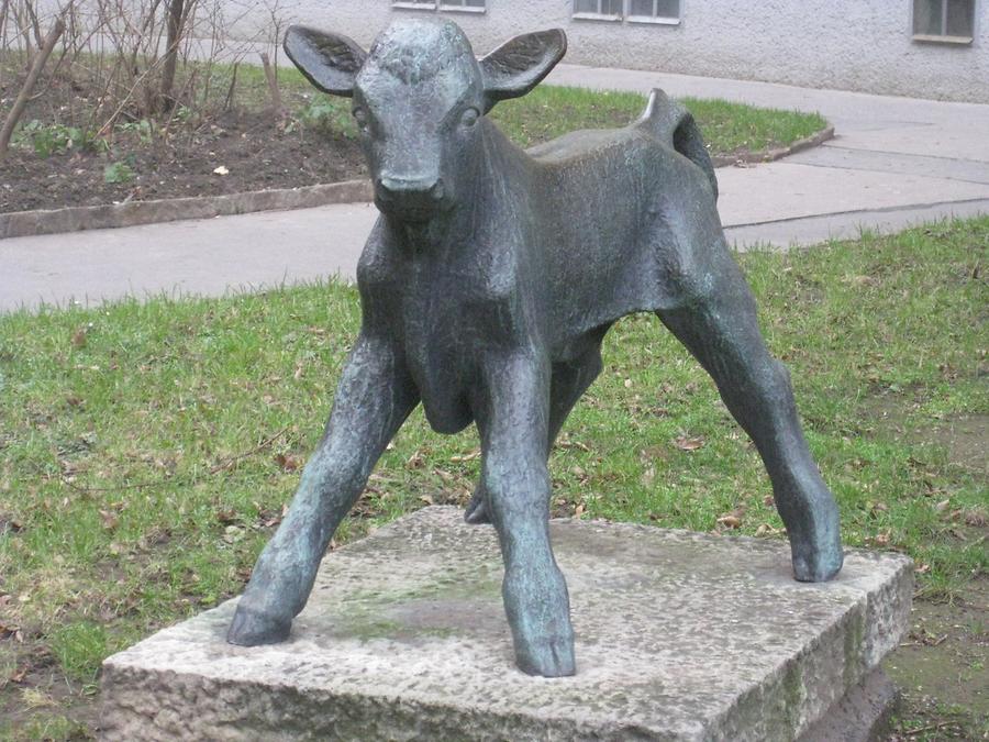 Bronzeplastik 'Kalb' von Gabriele Waldert 1958