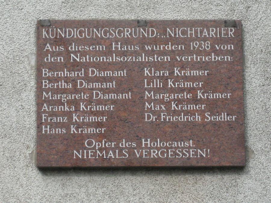 Erinnerungstafel 'Kündigungsgrund Nichtarier'