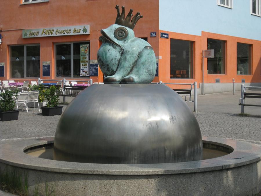 Froschkönig-Brunnen von Gottfried Kumpf 2000