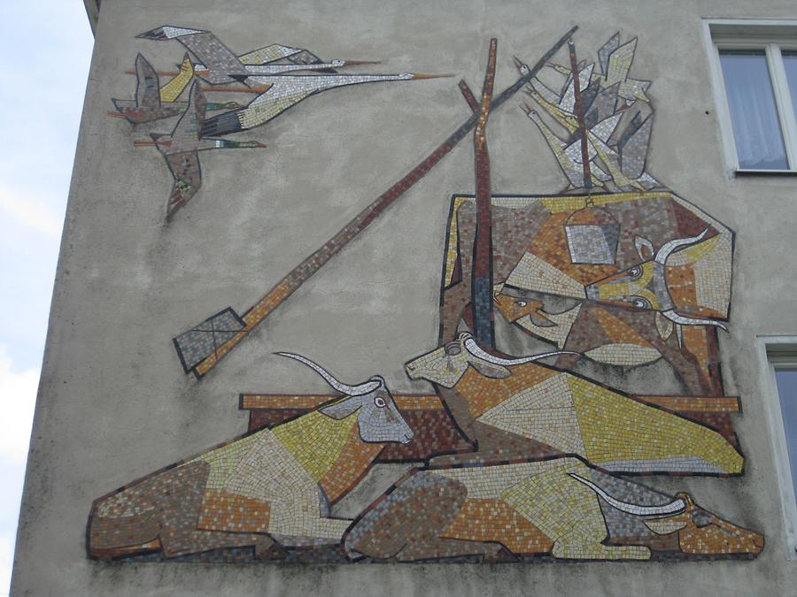 Wandmosaik 'Ziehbrunnen mit Tieren' von Erich Huber 1959