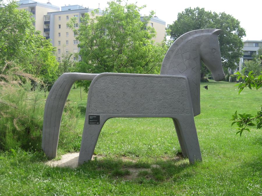 Plastik 'Trojanisches Pferd' von Susanne Peschke-Schmutzer 1970