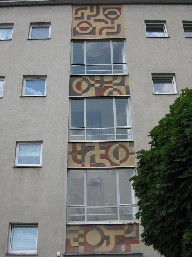 Abstrakt-dekoratives Sgraffito von Ernst Höffinger 1968