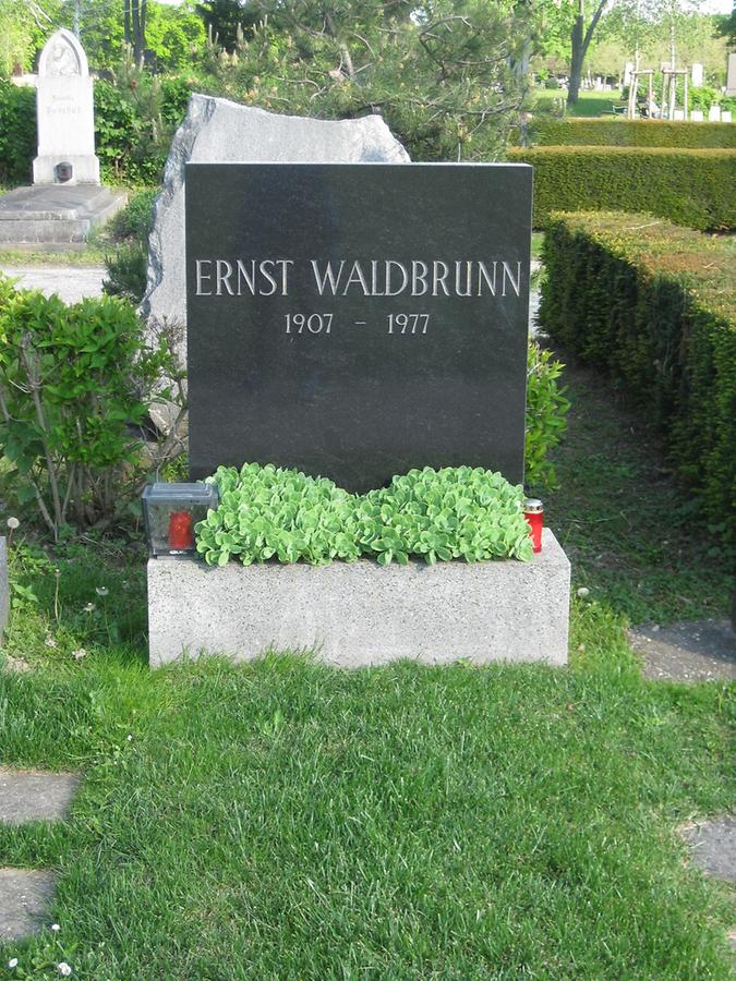 Grab von Ernst Waldbrunn, Schauspieler, Kabarettist 1907-1977