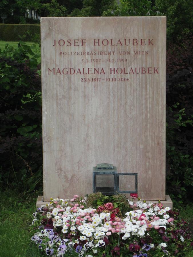 Grab von Josef Holaubek, Polizeipräsident 1907-1999