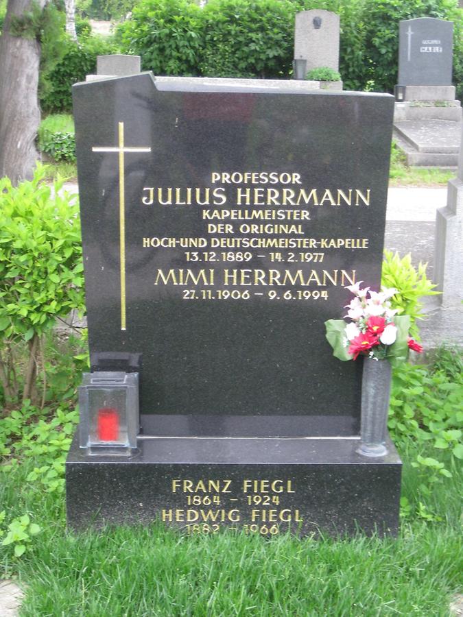 Grab von Julius Herrmann, Kapellmeister 1889-1977